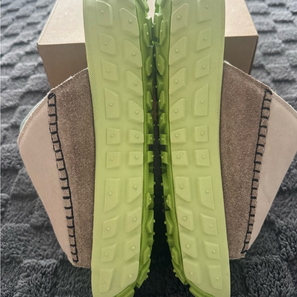 UGG Venture Daze Slide Sandals Neon Green Chunky Platform Suede Size 10/11 NIB - Picture 4 of 8